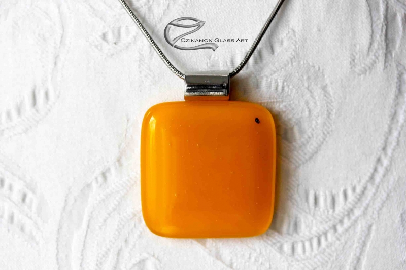 Narancssárga üveg medál